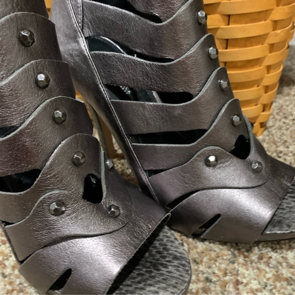 White House Black Market Gunmetal Gray Heels with Studds NWOT - Picture 5 of 7